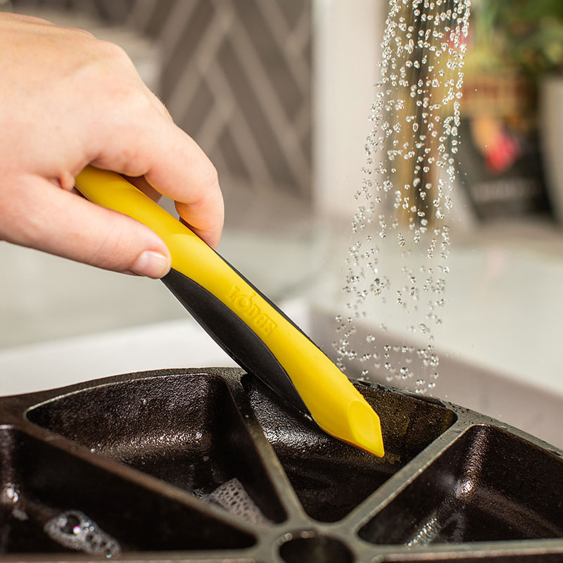 3_CGBRSH_CornerandGrooveBrush_Lifestyle_800x800_WEB.jpg